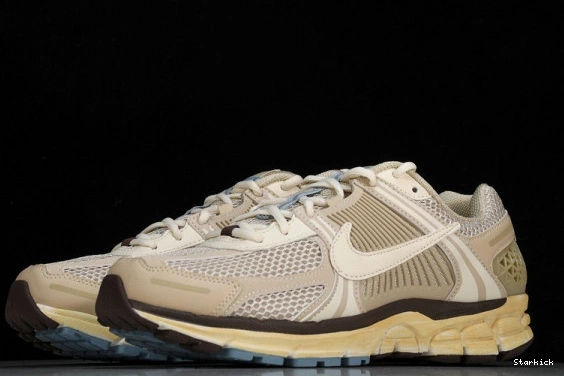  Nike Vomero  Zoom Oatmeal FB8825-111  5 0819